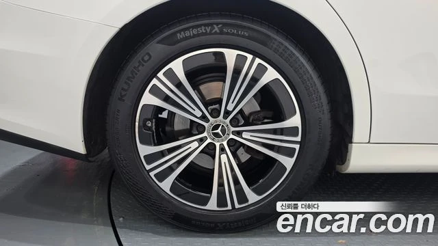 Mercedes-Benz E 200, снимка 5 - Автомобили и джипове - 56077573