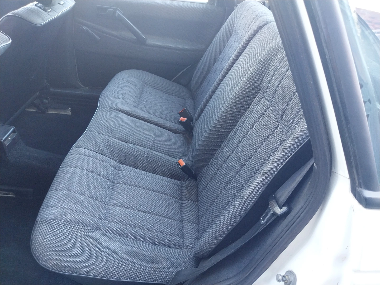 VW Passat 1.8гаражен  - изображение 7