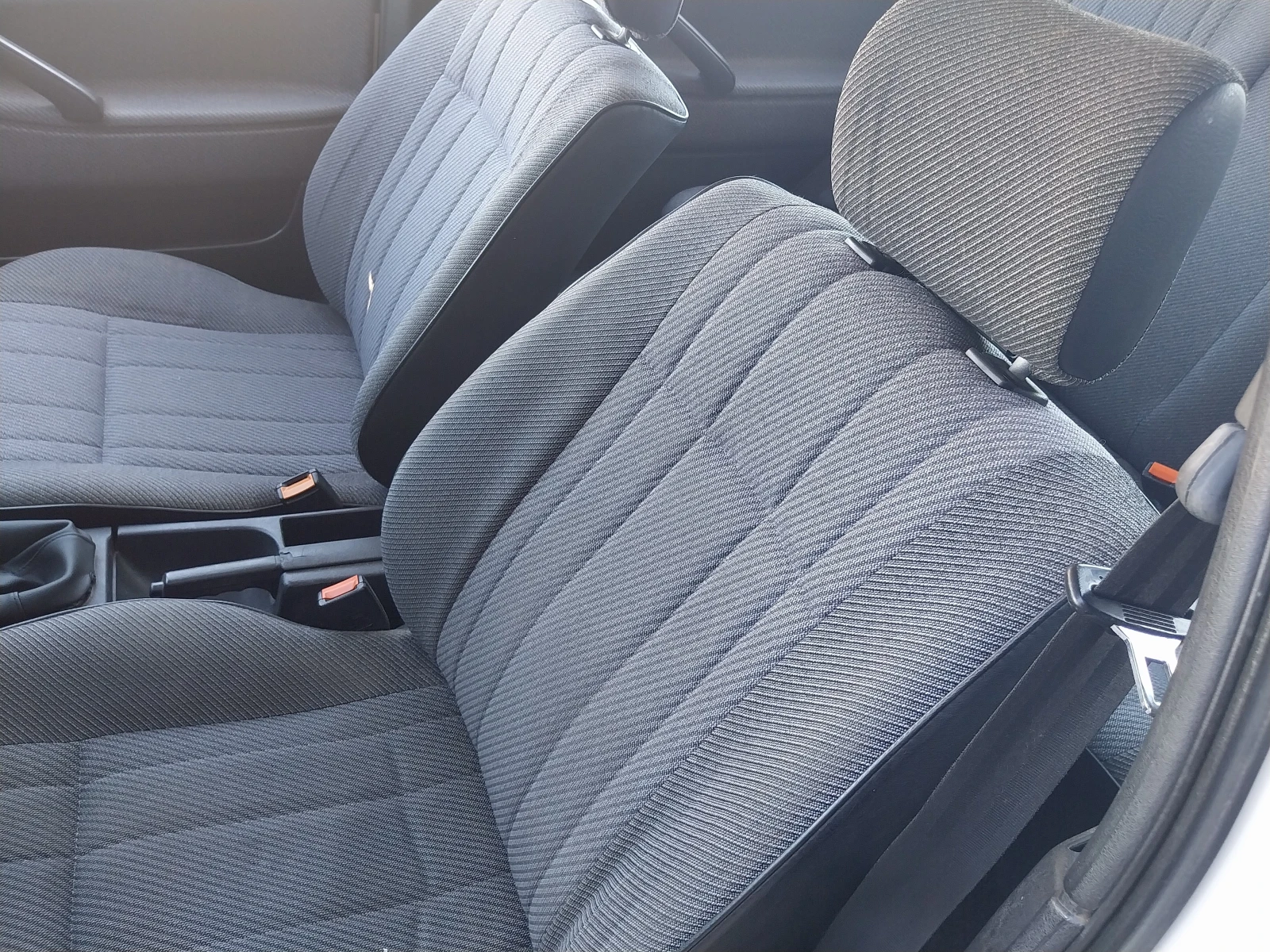 VW Passat 1.8гаражен  - изображение 8