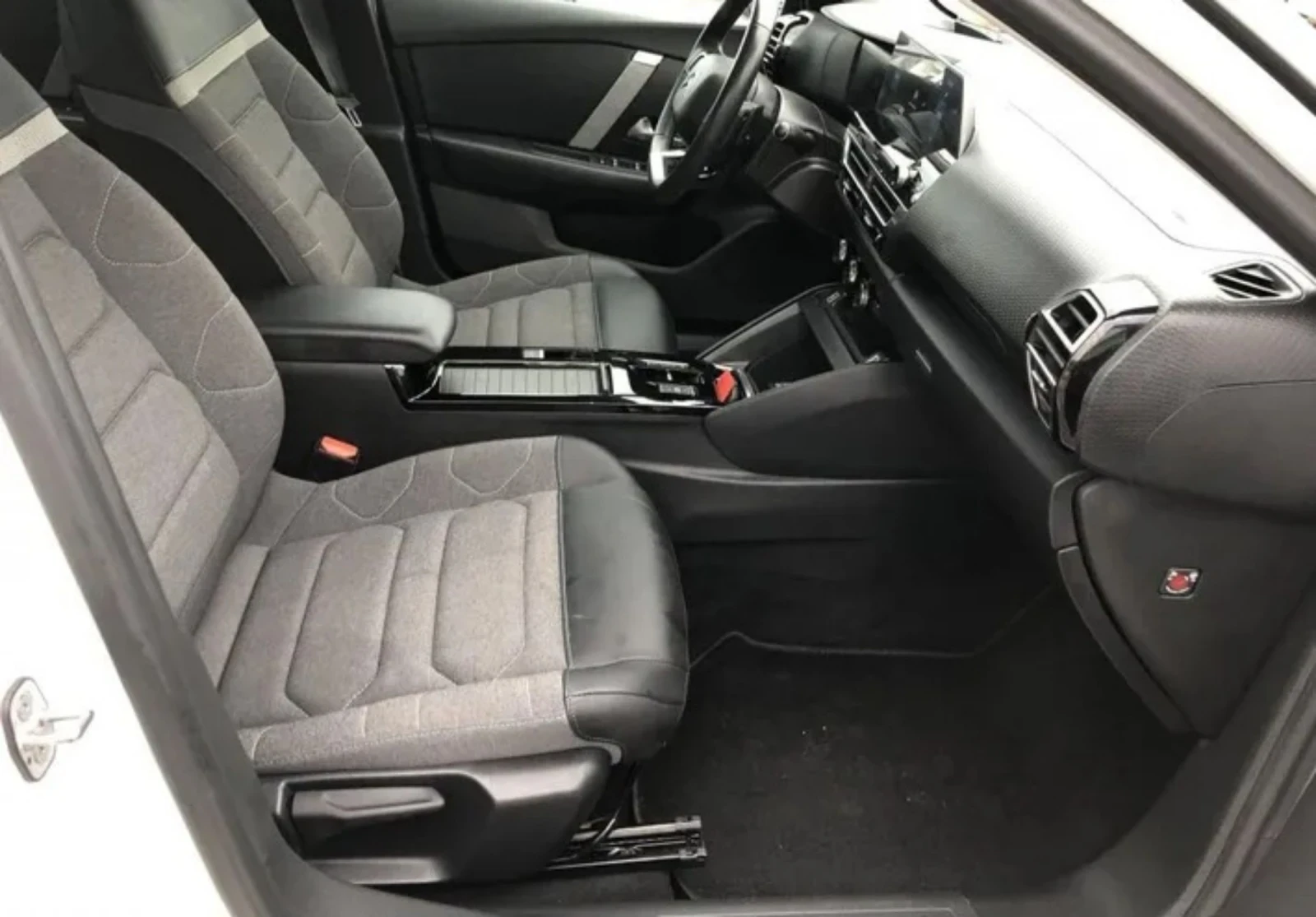 Citroen C4 1. 5 BlueHDi FEEL 131 S&S EAT8 - изображение 5
