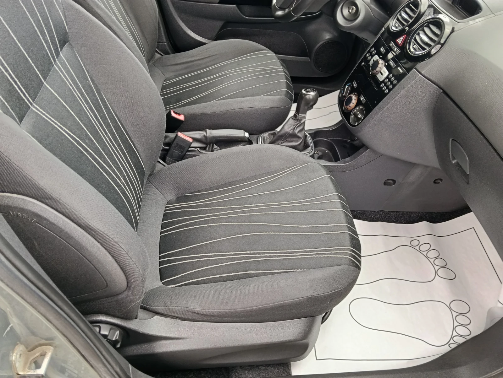 Opel Corsa 1.2i, снимка 9 - Автомобили и джипове - 54139876