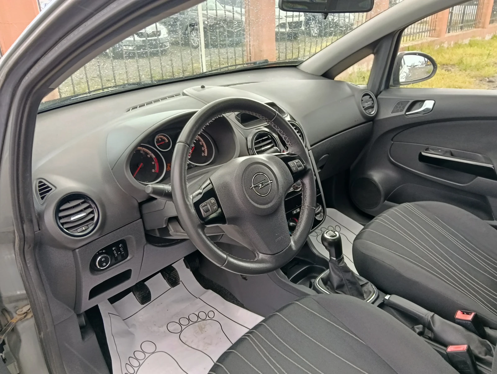 Opel Corsa 1.2i, снимка 7 - Автомобили и джипове - 54139876