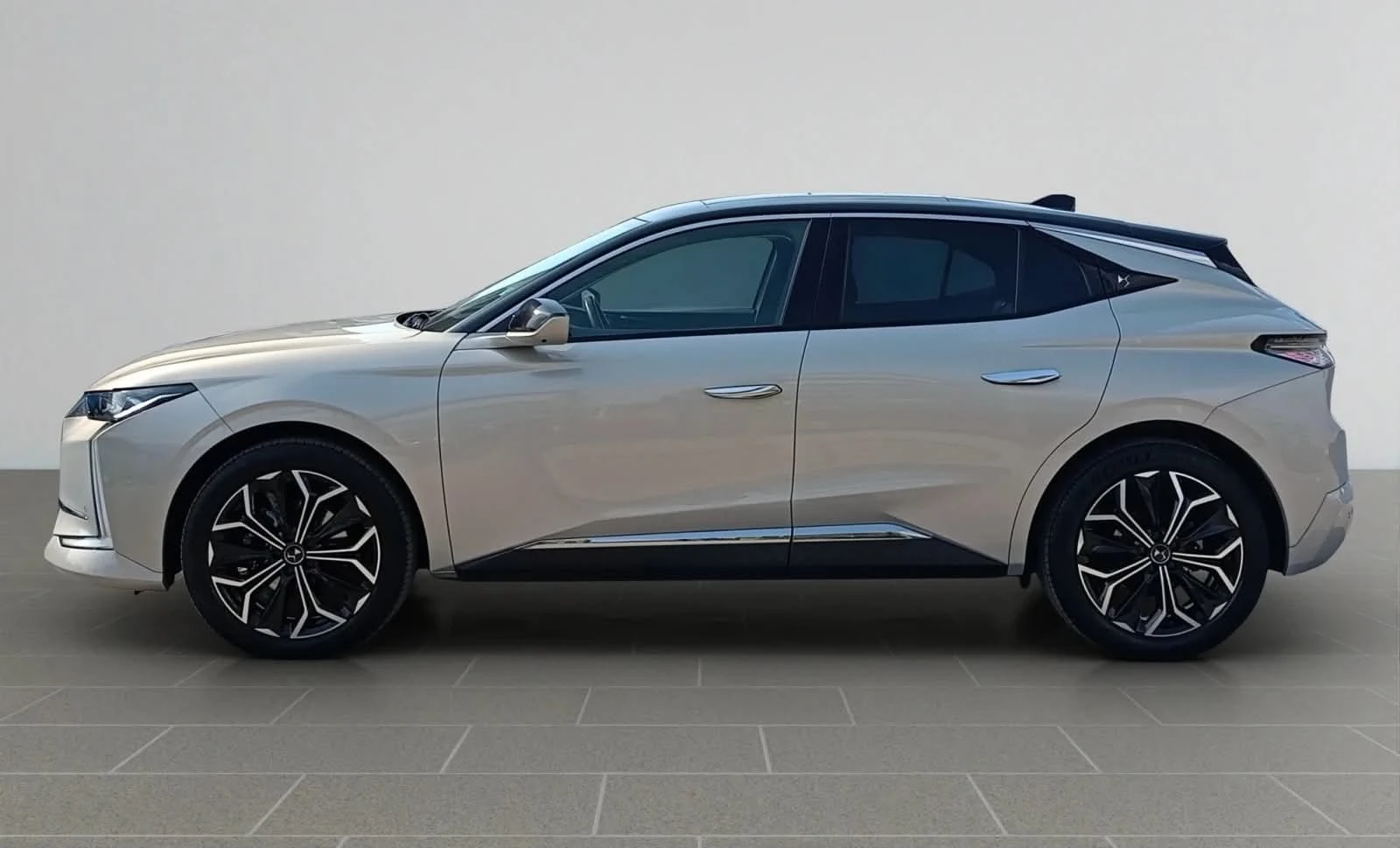DS DS 4 OPERA BlueHDi 130 EAT8 E6.4, снимка 3 - Автомобили и джипове - 54848250