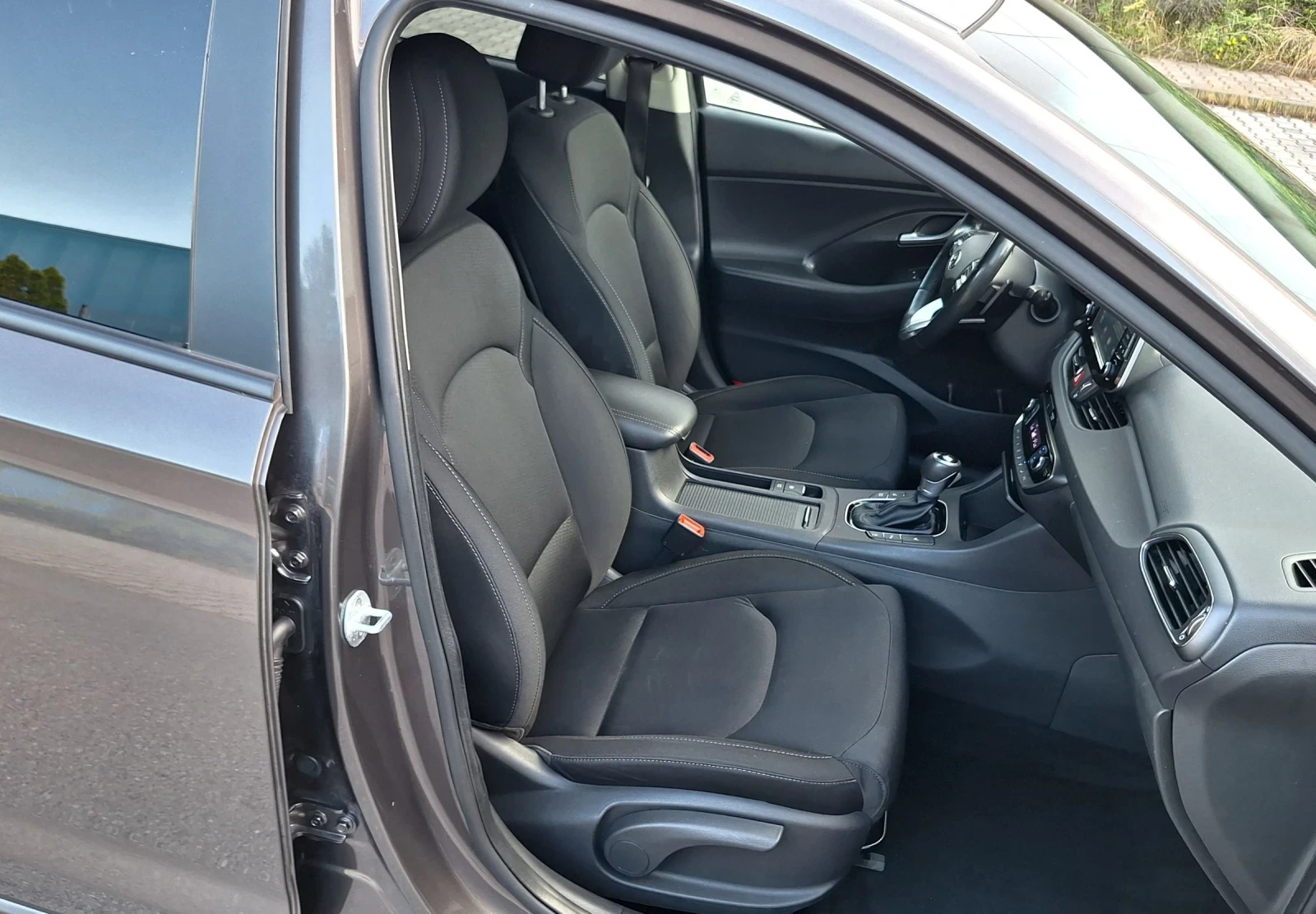 Hyundai I30 1.4-140кс. Камера-подгрев-парктроник, снимка 11 - Автомобили и джипове - 55040922
