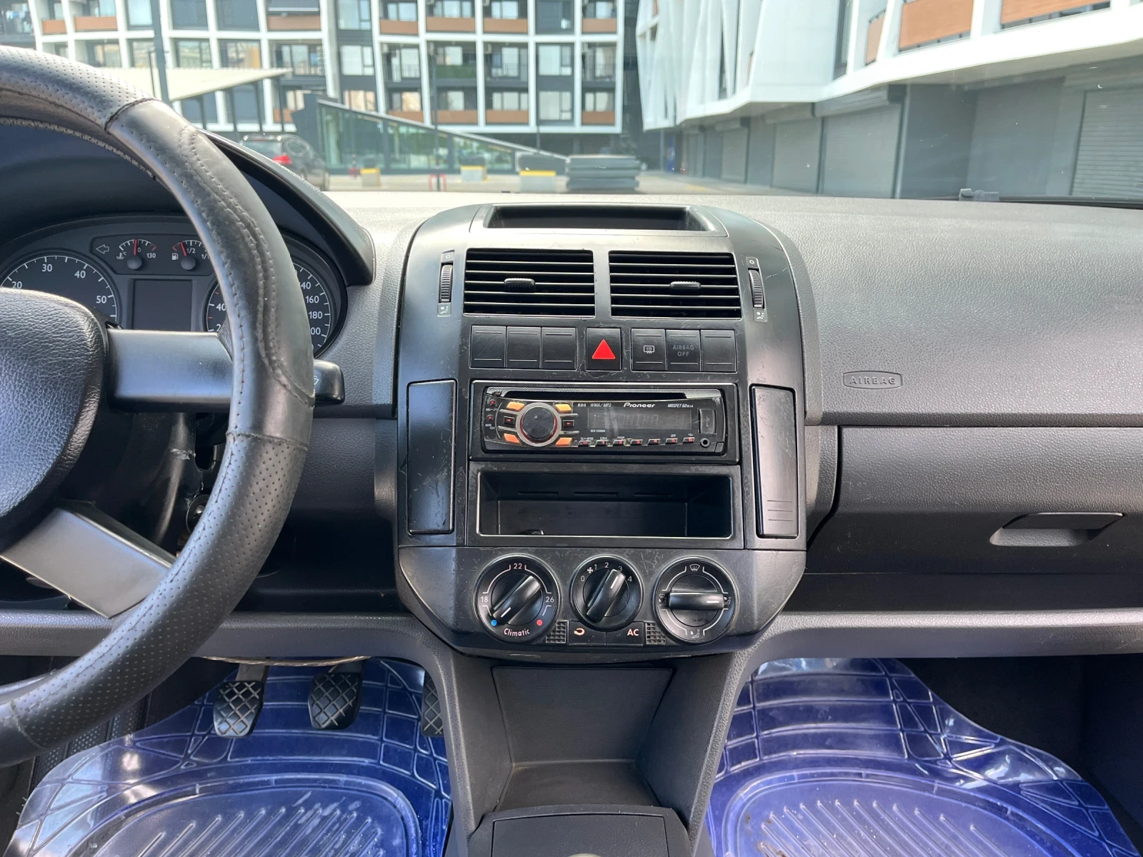 VW Polo 1.2I/2005/ГОДИНА, снимка 15 - Автомобили и джипове - 55779131