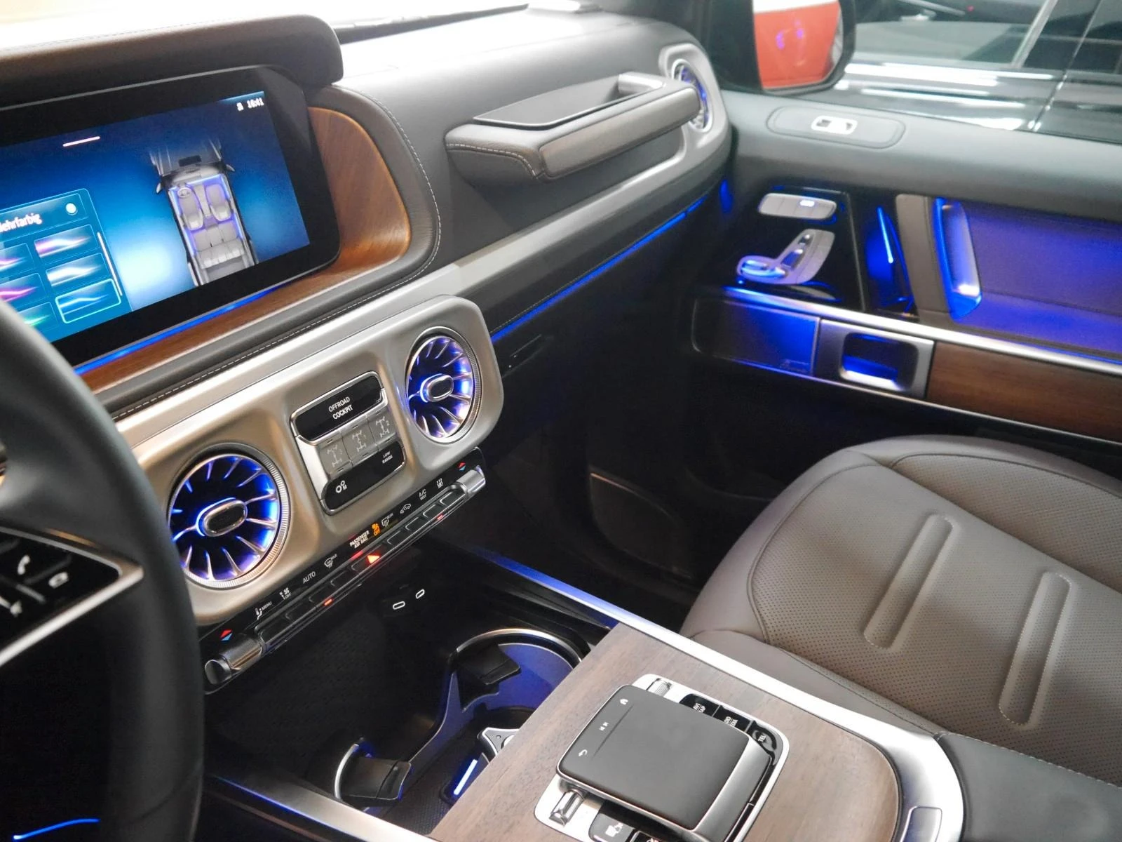 Mercedes-Benz G 450 d/4MATIC/FACELIFT/PROFESSIONAL/MANUFAKTUR/360/BURM - изображение 10