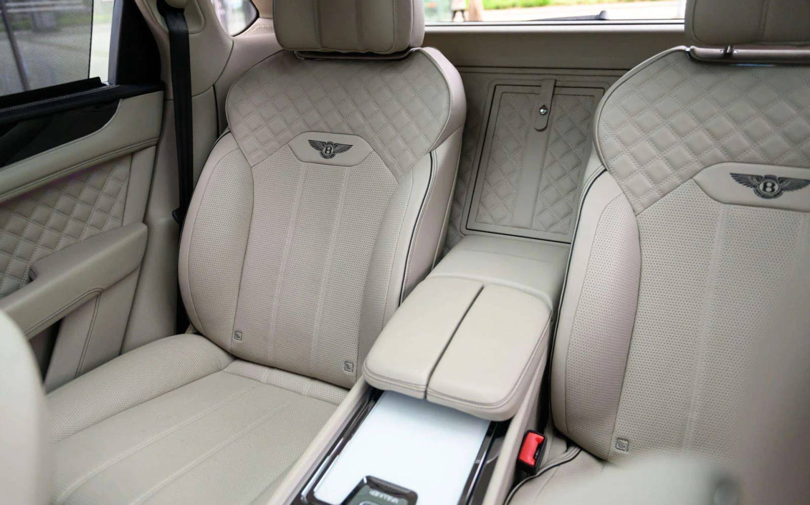 Bentley Bentayga, снимка 6 - Автомобили и джипове - 54956776