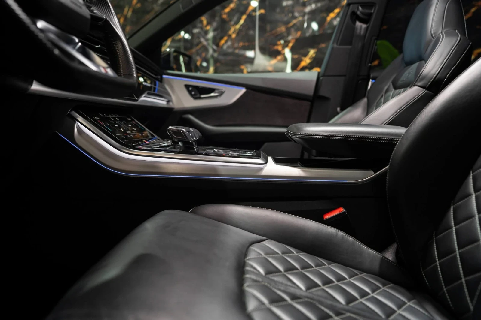 Audi SQ8 4.0D V8 MATRIX ПАНО B&O HUD 360 ЛИЗИНГ 100%, снимка 11 - Автомобили и джипове - 55695008