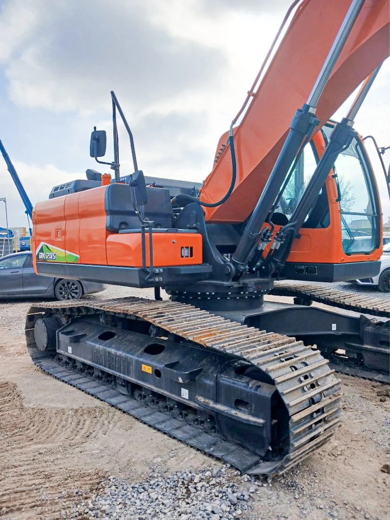 Багер Develon DX 205