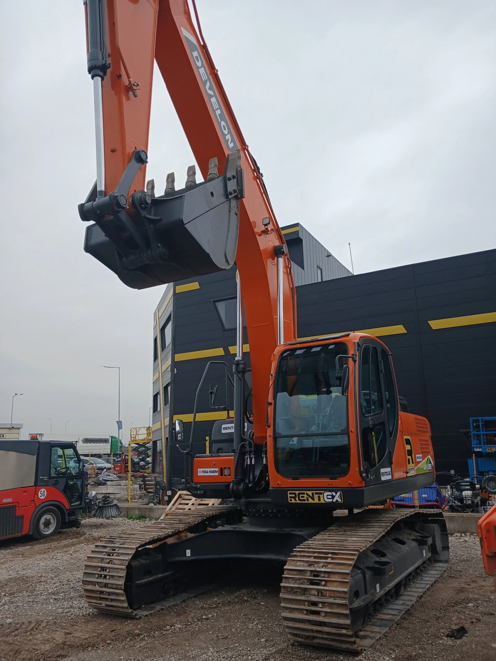 Багер Develon DX 205, снимка 3 - Индустриална техника - 54074136