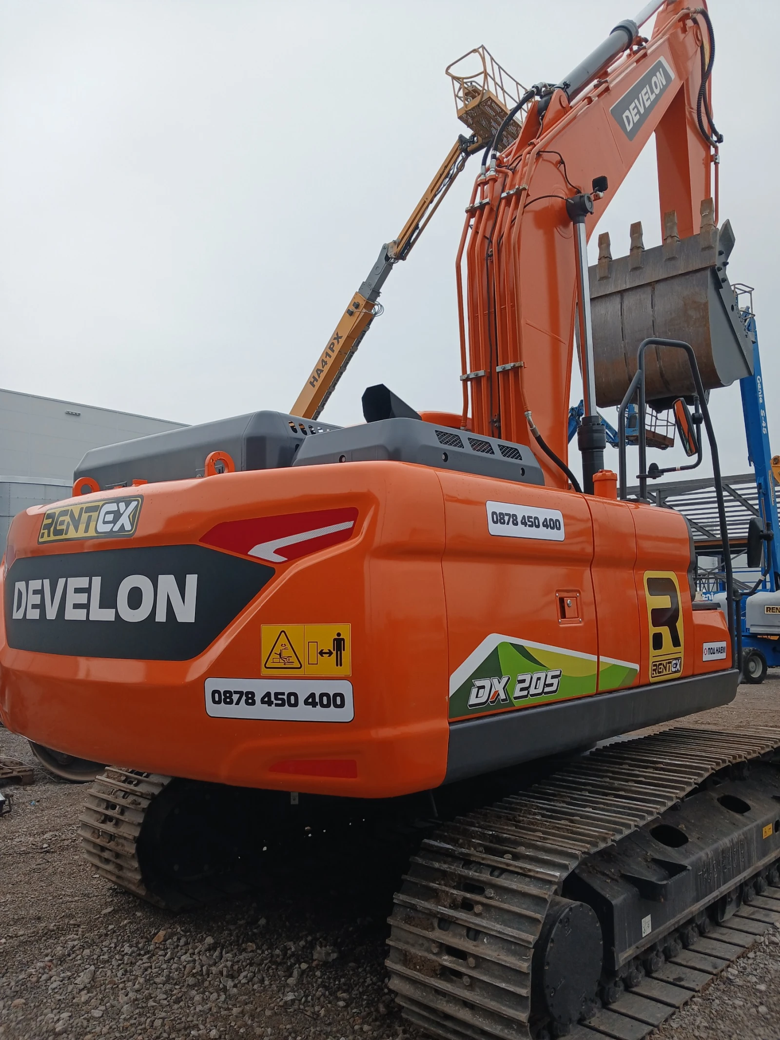 Багер Develon DX 205