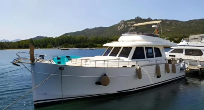 Моторна яхта Menorquin Yachts Sasga Menorquin 54 Fly, снимка 1 - Воден транспорт - 49421513