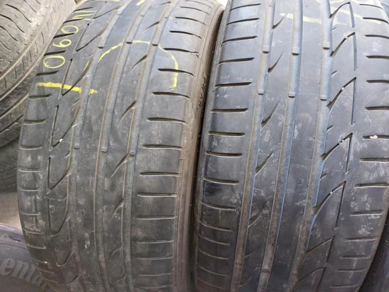 Гуми Летни 235/40R19, снимка 2 - Гуми и джанти - 36790206