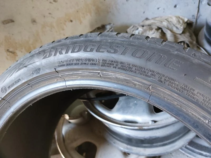 Гуми Летни 235/40R19, снимка 5 - Гуми и джанти - 36790206