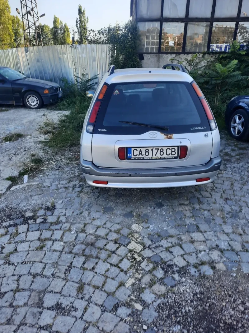 Toyota Corolla 1.6, снимка 3 - Автомобили и джипове - 47378326