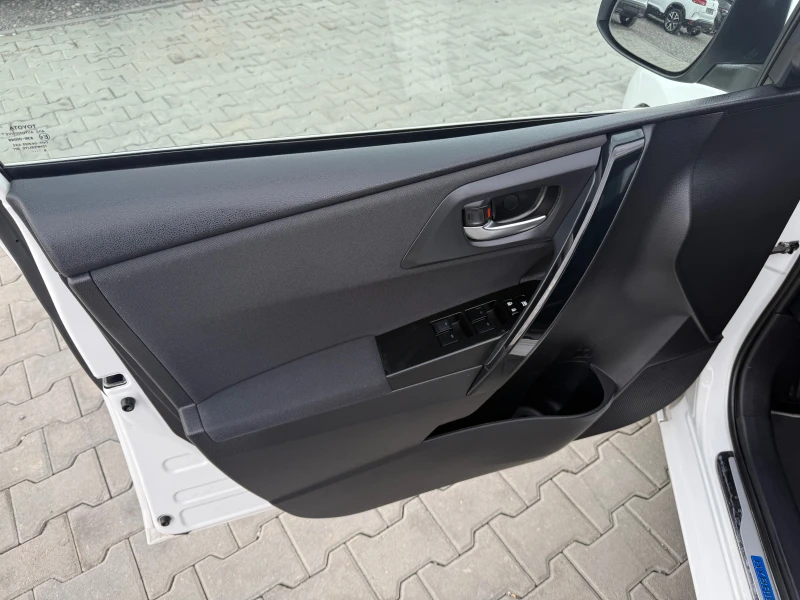 Toyota Auris 1.8 Hibrid , снимка 10 - Автомобили и джипове - 48884455