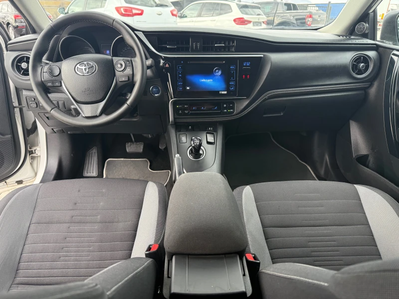 Toyota Auris 1.8 Hibrid , снимка 15 - Автомобили и джипове - 48884455