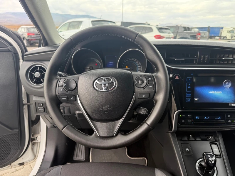 Toyota Auris 1.8 Hibrid , снимка 12 - Автомобили и джипове - 48884455