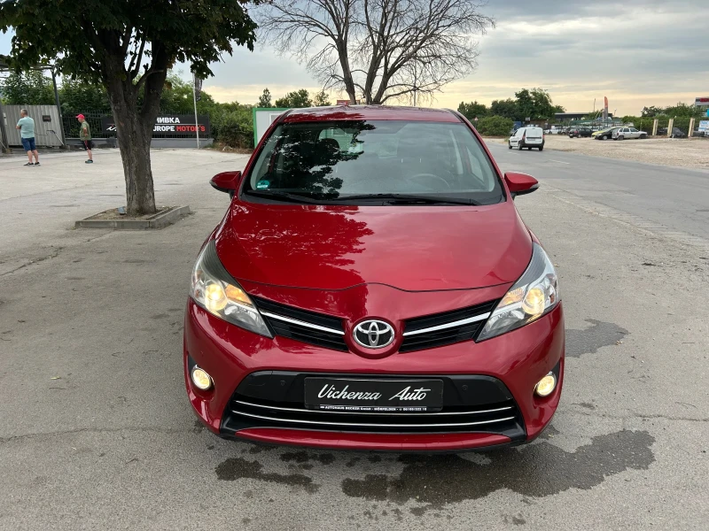 Toyota Corolla verso 2.2-177kc Дизел в топ състояние с Немски TUV