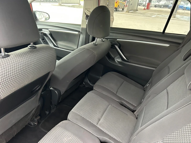 Toyota Corolla verso 2.2-177kc Дизел в топ състояние с Немски TUV, снимка 17 - Автомобили и джипове - 50844573