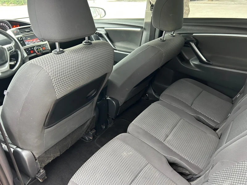 Toyota Corolla verso 2.2-177kc Дизел в топ състояние с Немски TUV, снимка 13 - Автомобили и джипове - 50844573