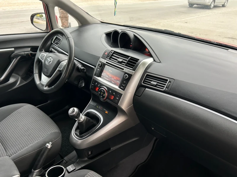 Toyota Corolla verso 2.2-177kc Дизел в топ състояние с Немски TUV, снимка 11 - Автомобили и джипове - 50844573