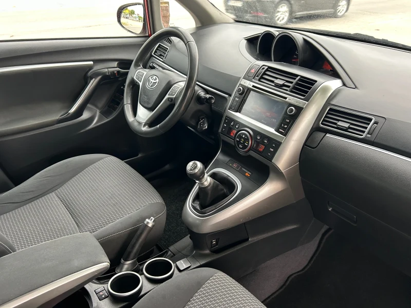Toyota Corolla verso 2.2-177kc Дизел в топ състояние с Немски TUV, снимка 8 - Автомобили и джипове - 50844573