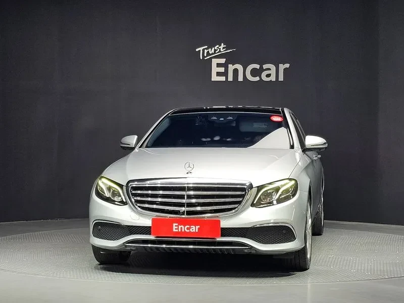 Mercedes-Benz E 300 4MATIC - САМО 30% АВАНС, снимка 3 - Автомобили и джипове - 56266485