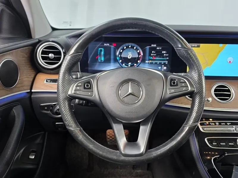 Mercedes-Benz E 300 4MATIC - САМО 30% АВАНС, снимка 13 - Автомобили и джипове - 56266485