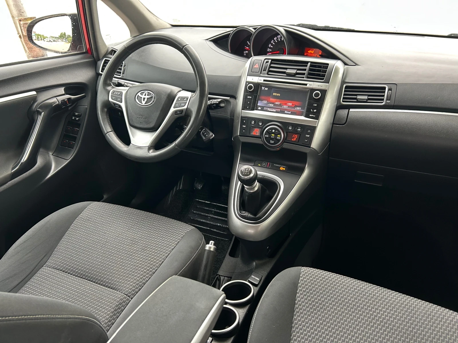Toyota Corolla verso 2.2-177kc Дизел в топ състояние с Немски TUV - изображение 10