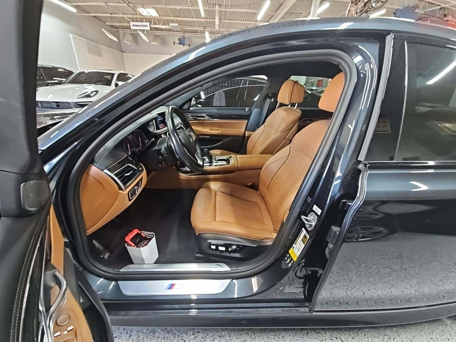 BMW 750 * XDRIVE * M SPORT * CARFAX * ЦЕНА ДО БЪЛГАРИЯ - изображение 5