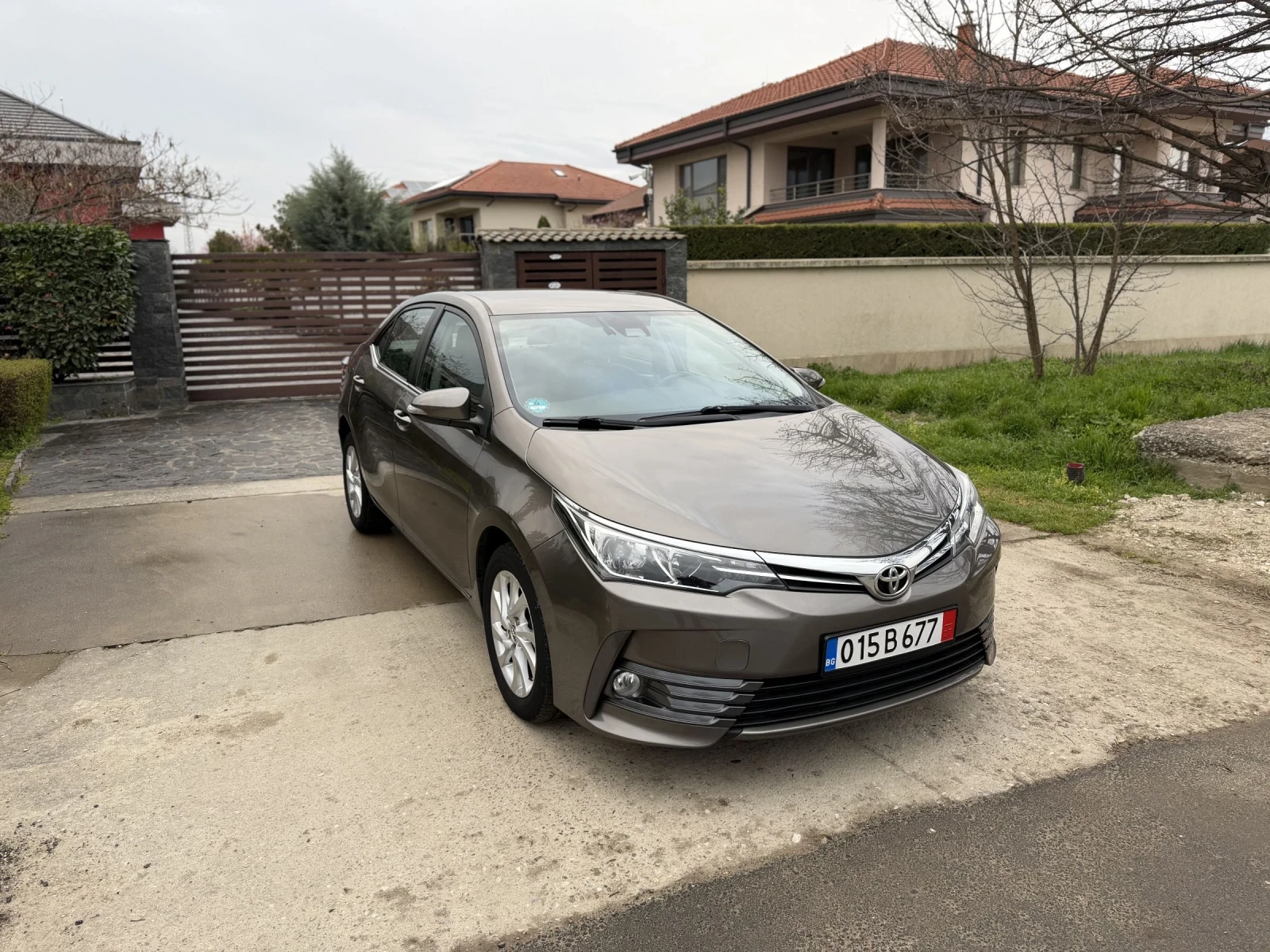 Toyota Corolla 1.6 Edition Facelift, снимка 2 - Автомобили и джипове - 53931313