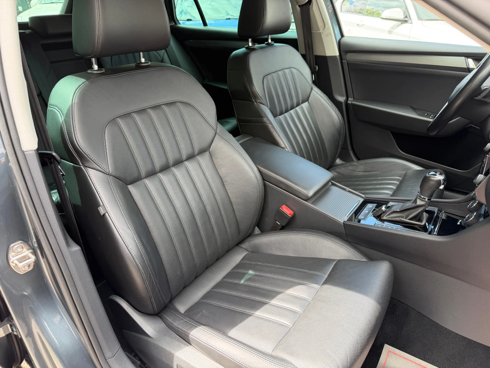 Skoda Superb 2.0TSI 280HP 4X4 DSG, снимка 8 - Автомобили и джипове - 54295124