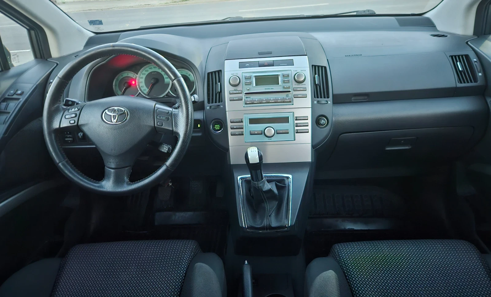 Toyota Corolla verso 2.2 D-4D   177 к.с ПЕЧКА! , снимка 10 - Автомобили и джипове - 55463317