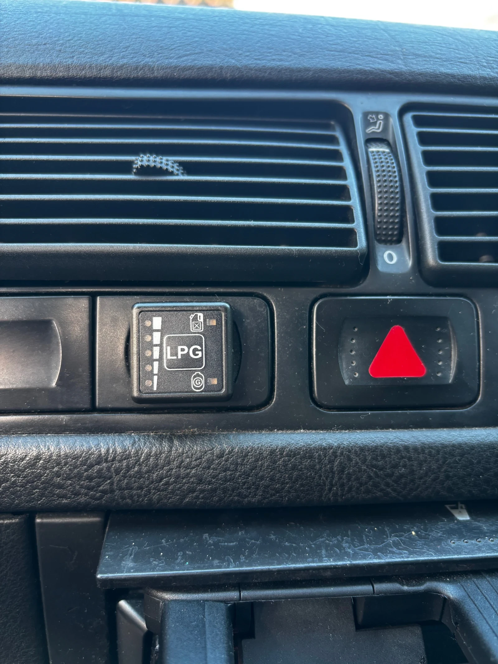 VW Golf 1.6, снимка 9 - Автомобили и джипове - 56064140