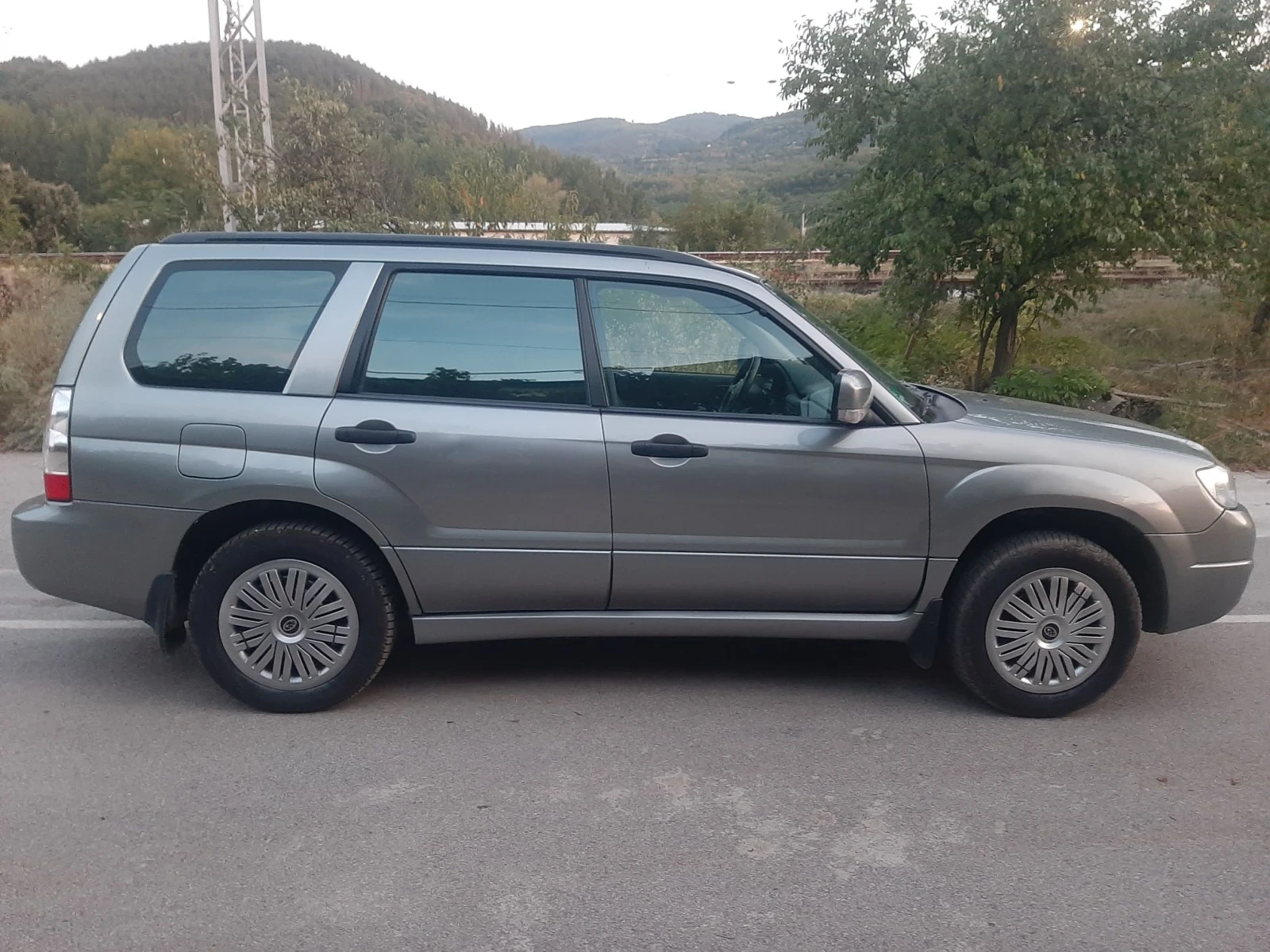 Subaru Forester 2.0 I KLIMA 4x4 FEIS, снимка 8 - Автомобили и джипове - 56255730