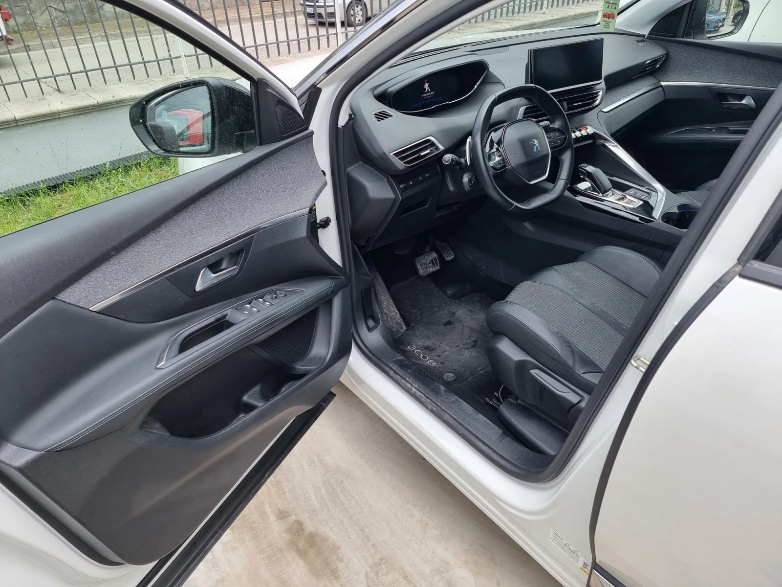 Peugeot 3008 Plug- in hybrid, снимка 10 - Автомобили и джипове - 56619436