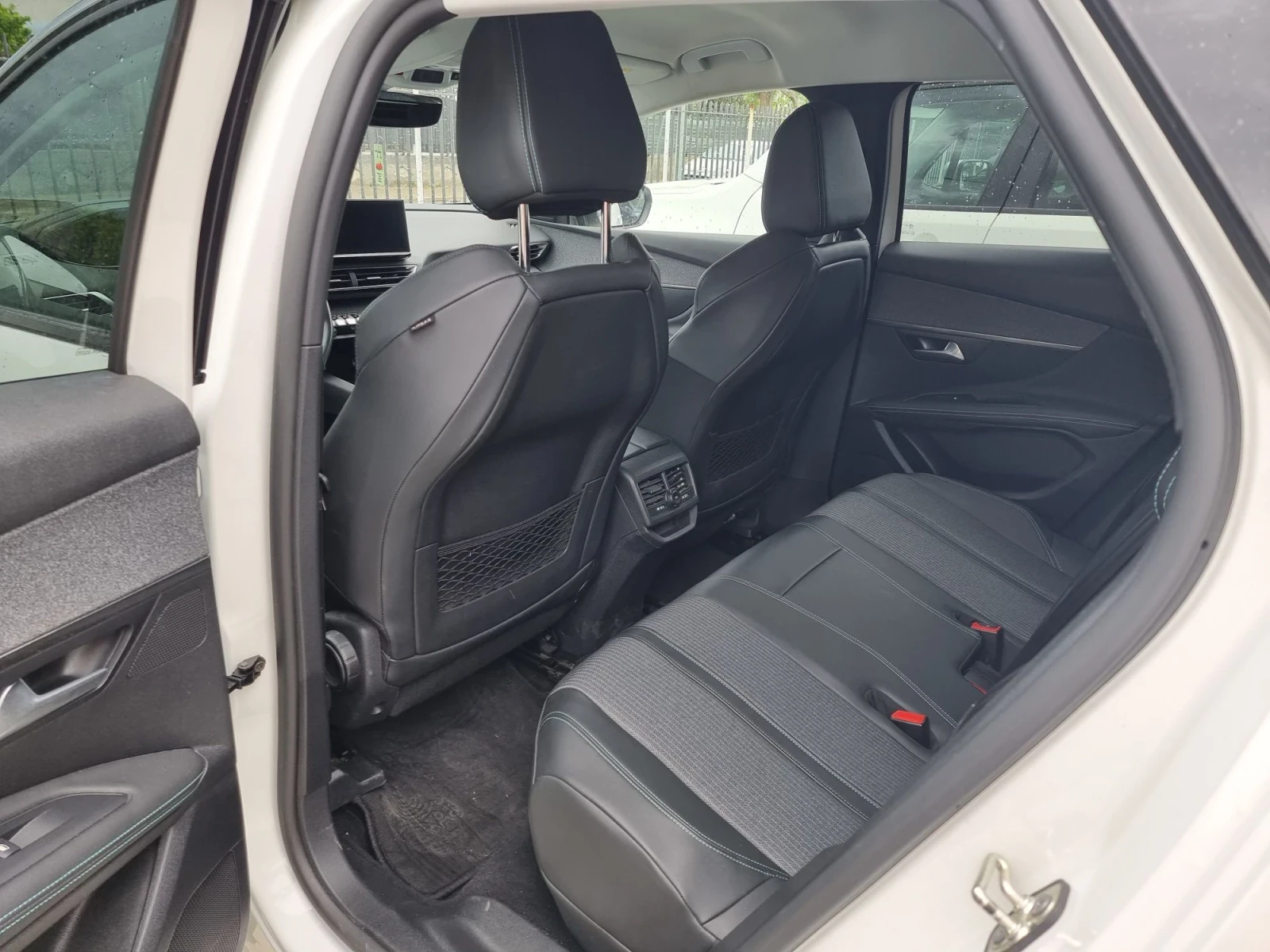 Peugeot 3008 Plug- in hybrid, снимка 9 - Автомобили и джипове - 56619436