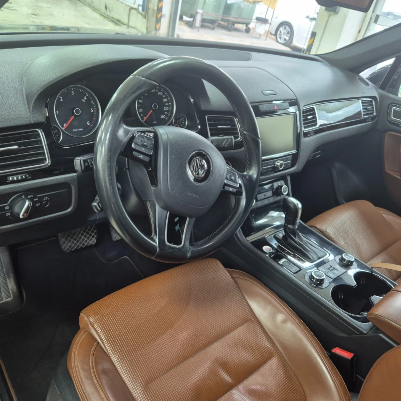 VW Touareg, снимка 5 - Автомобили и джипове - 48364253