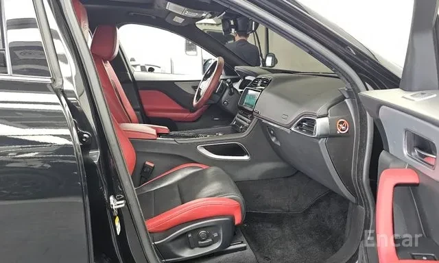 Jaguar F-PACE 30d S * ПАНОРАМА * KEYLESS * 360 КАМЕРА * , снимка 11 - Автомобили и джипове - 56067110