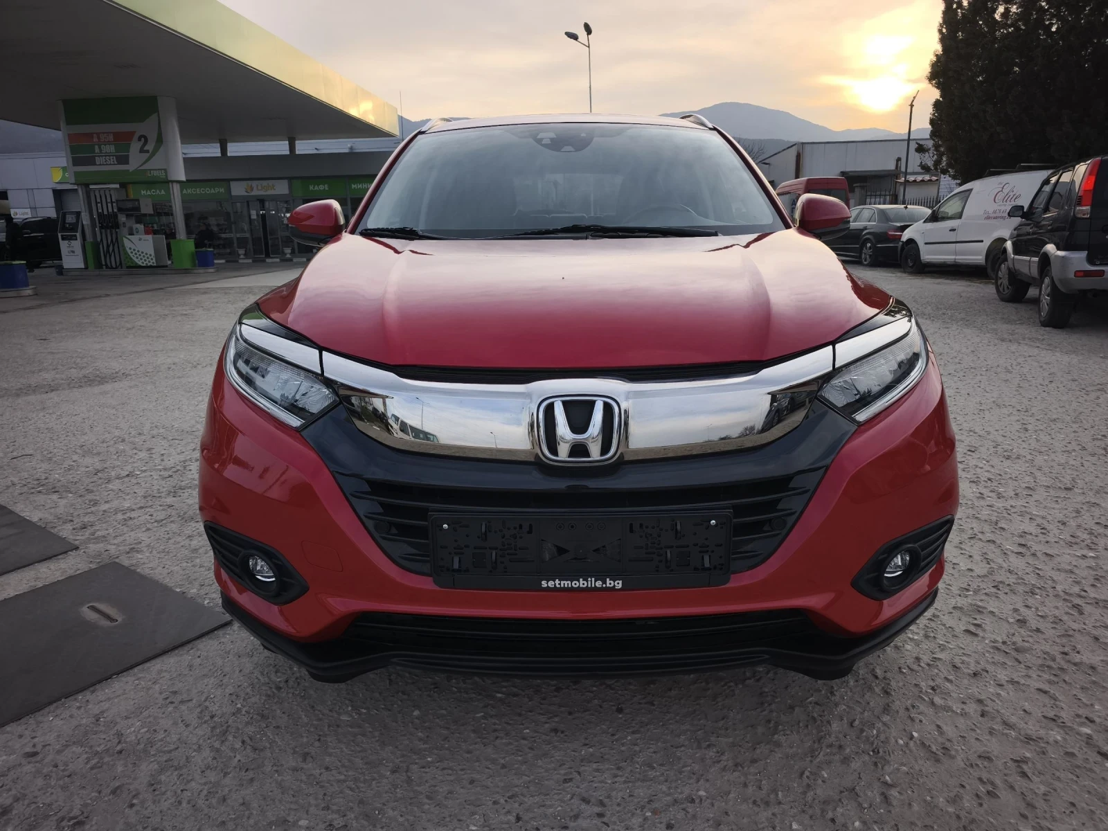 Honda Hr-v 1.5i EXCLUSIVE FACE FULL SERVICE IN HONDA NEW !!!, снимка 2 - Автомобили и джипове - 53697889