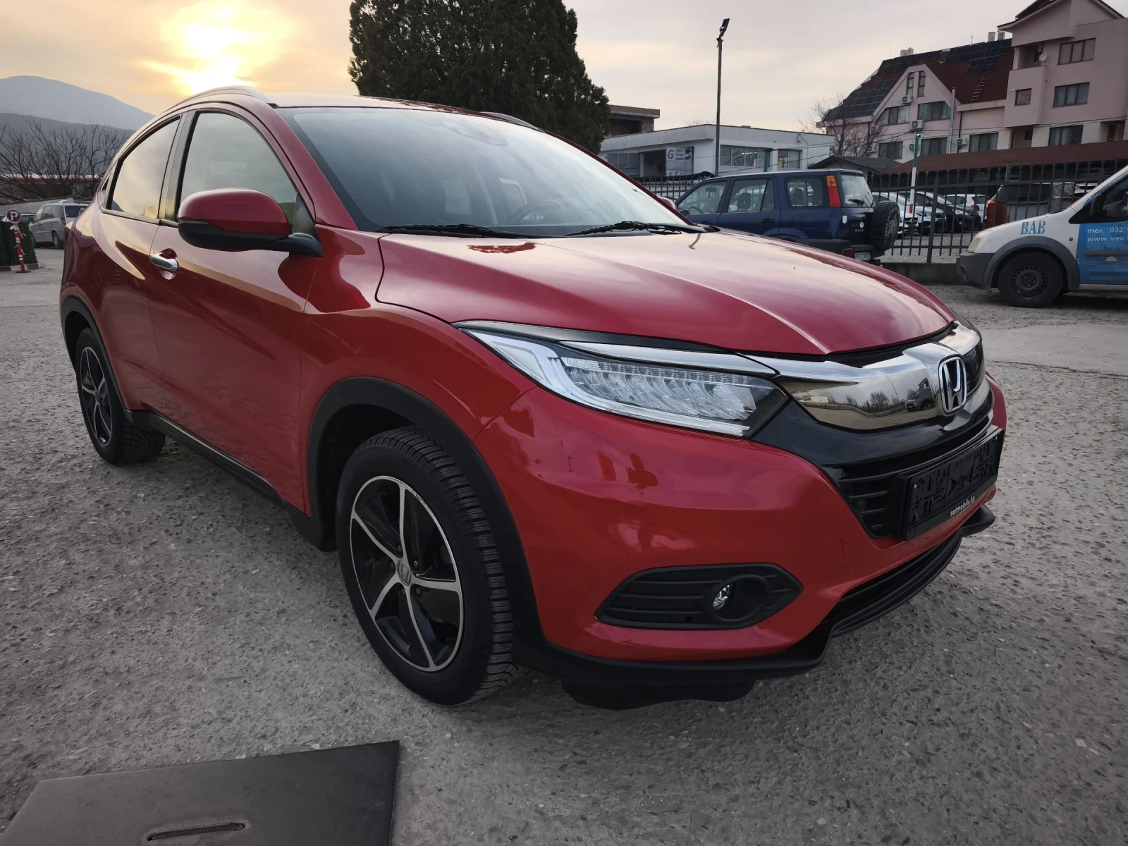 Honda Hr-v 1.5i EXCLUSIVE FACE FULL SERVICE IN HONDA NEW !!!, снимка 3 - Автомобили и джипове - 53697889