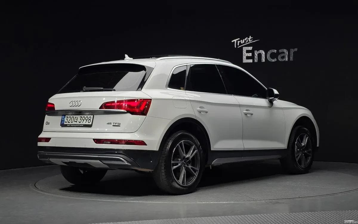 Audi Q5 45TFSI QUATTRO| MATRIX| ПОДГРЕВ| ПАНО, снимка 2 - Автомобили и джипове - 54459738