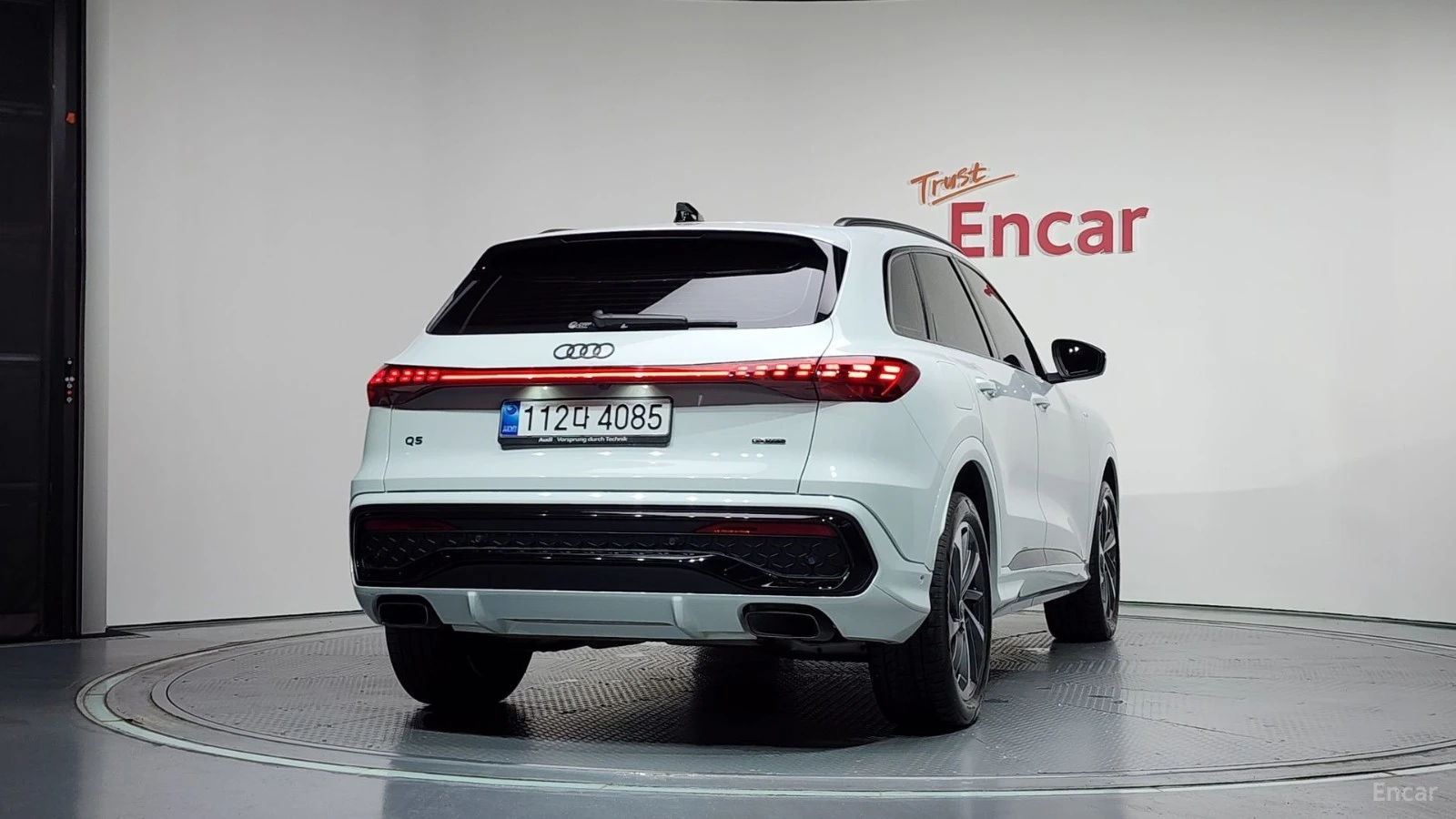 Audi Q5 40TFSI* QUATTRO* S LINE* ПОДГРЕВ* ОБДУХ* ПАНО* 360, снимка 4 - Автомобили и джипове - 55533035