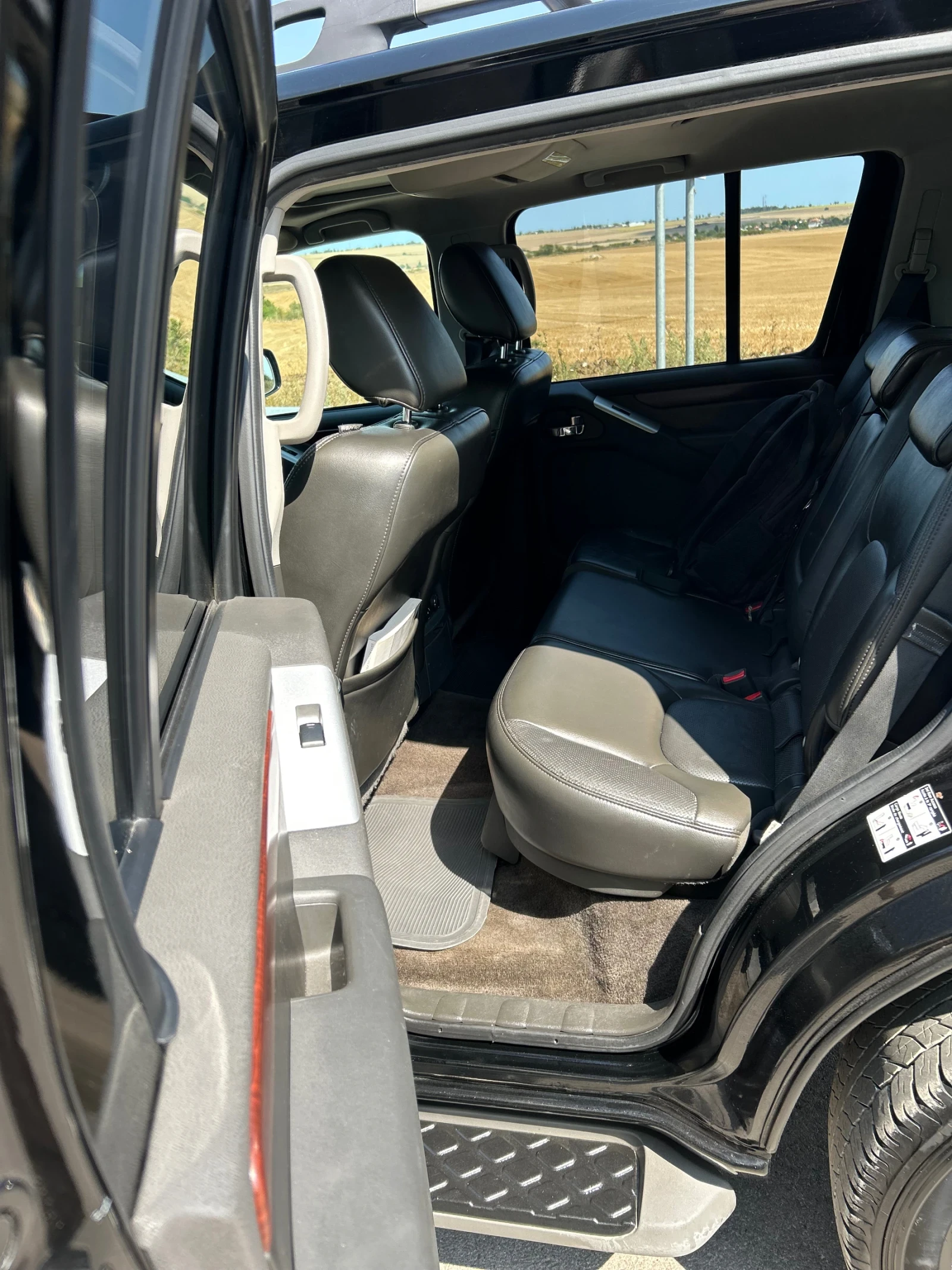 Nissan Pathfinder LE 5.6 V8 LPG, снимка 13 - Автомобили и джипове - 55970102