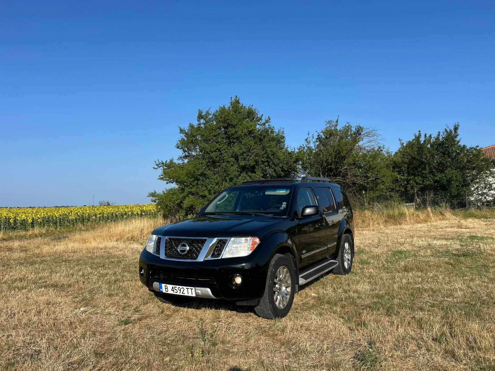 Nissan Pathfinder LE 5.6 V8 LPG