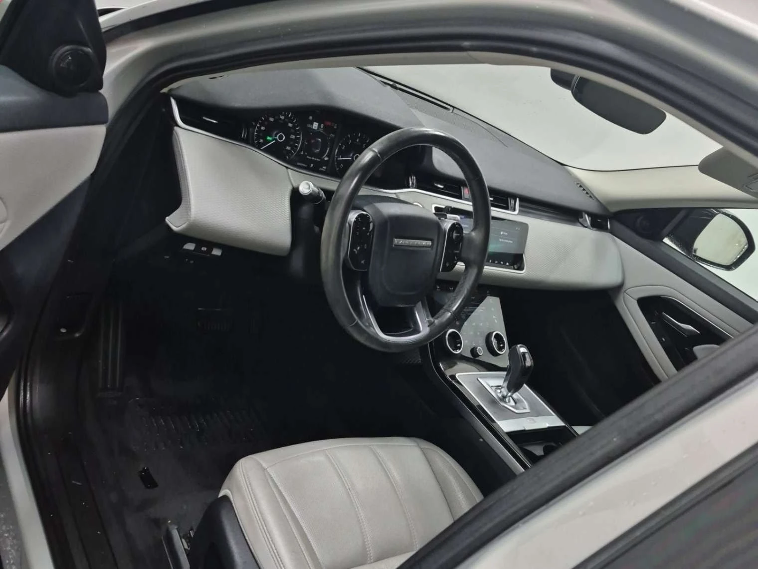 Land Rover Range Rover Evoque * P250 S * MERIDIAN/LEATHER/NAVI/BACKUP CAM/PANO R, снимка 4 - Автомобили и джипове - 56135548