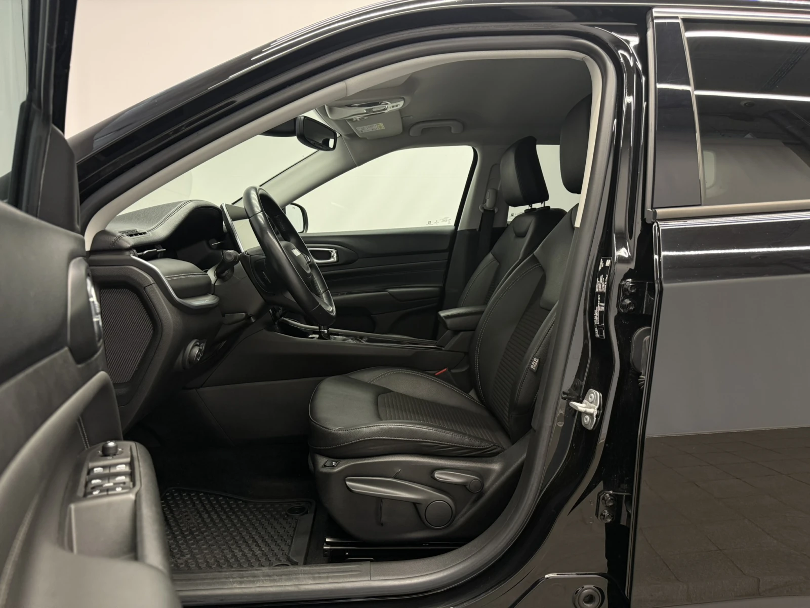 Jeep Compass LIMITED, снимка 15 - Автомобили и джипове - 56223318