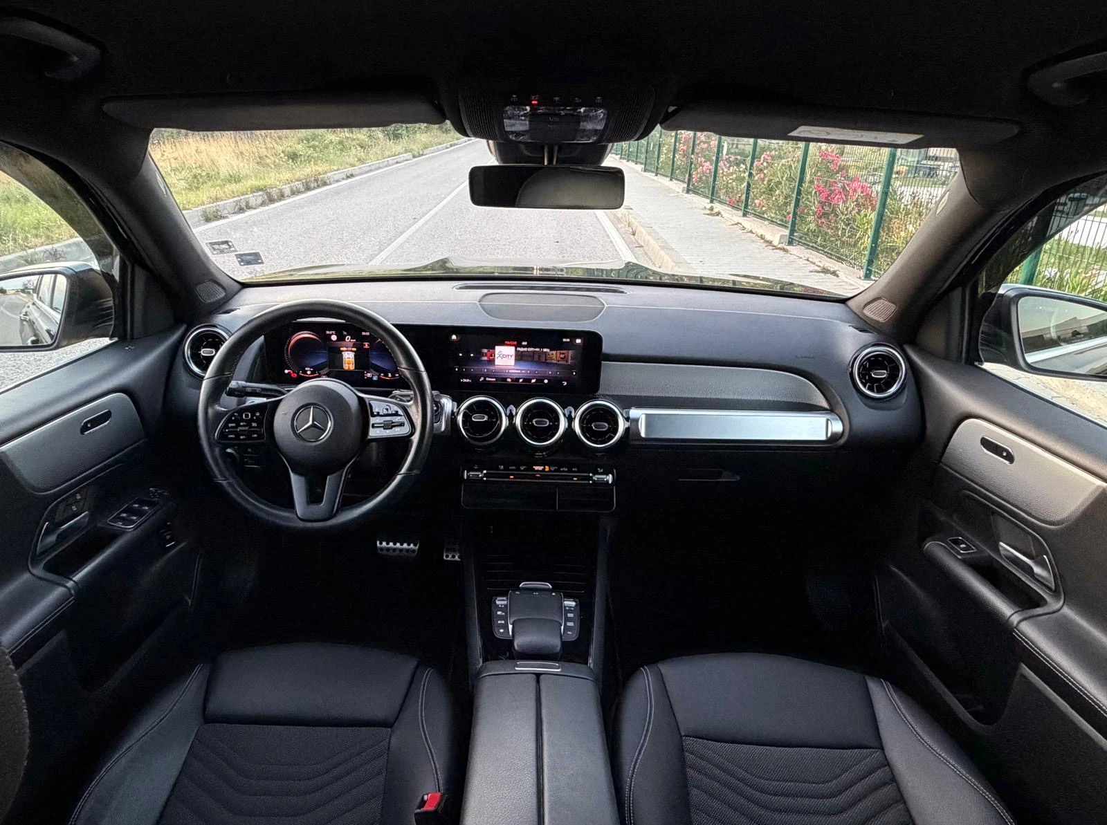 Mercedes-Benz GLB 200, снимка 12 - Автомобили и джипове - 56727658