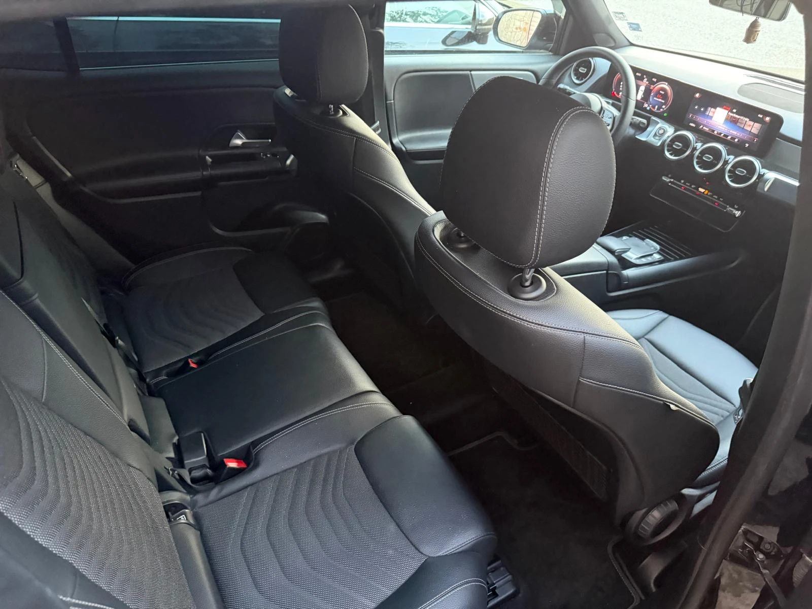 Mercedes-Benz GLB 200, снимка 11 - Автомобили и джипове - 56727658
